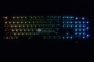 ROCCAT Vulcan 121 AIMO LED 1